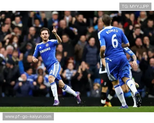 切尔西马杜埃凯底线倒三角助攻破门精彩瞬间