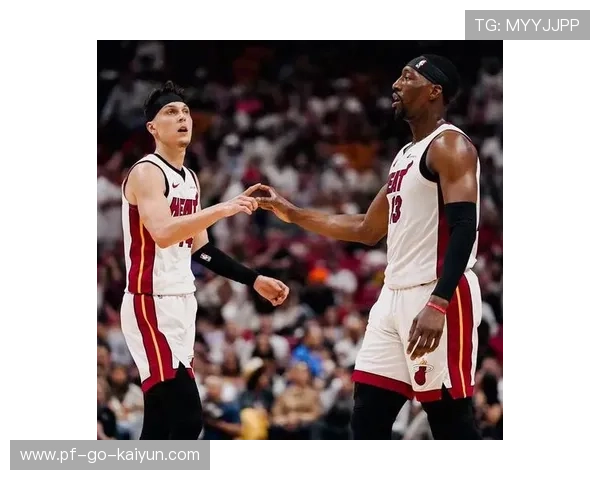 巴特勒弧顶命中关键三分，热火在末节实现反超